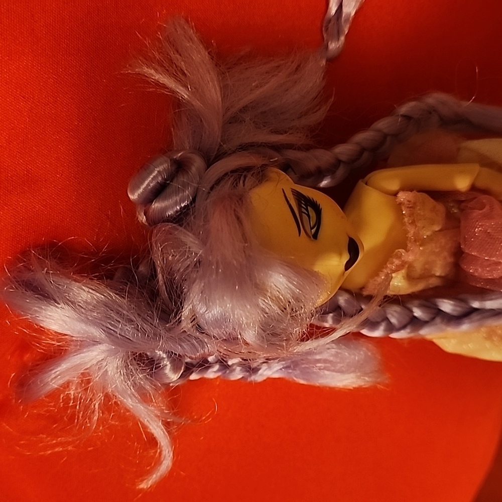 Bratz Bratzillaz Glam Gets Wicked Doll Yasmina Clairvoya - Picture 4 of 4